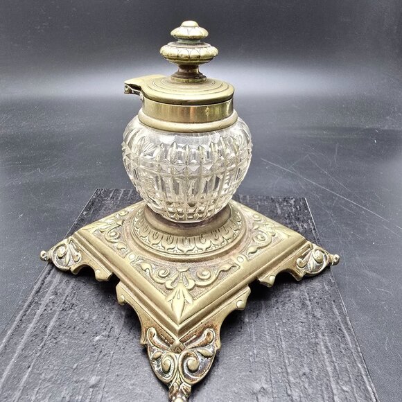 Antique Brass & Glass Ornate Inkwell With Hinged Lid On Decorative Base HS284 - Picture 6 of 10